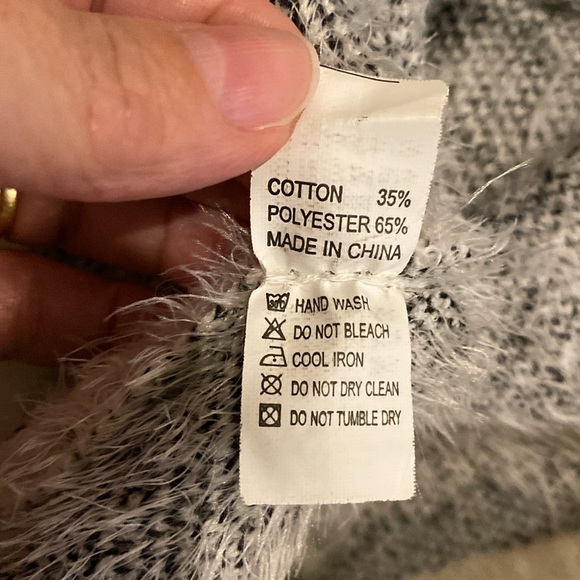 J.Janet Women's Size Large Crew Neck Soft Fuzzy Sweater with Black Designs - Picture 8 of 8